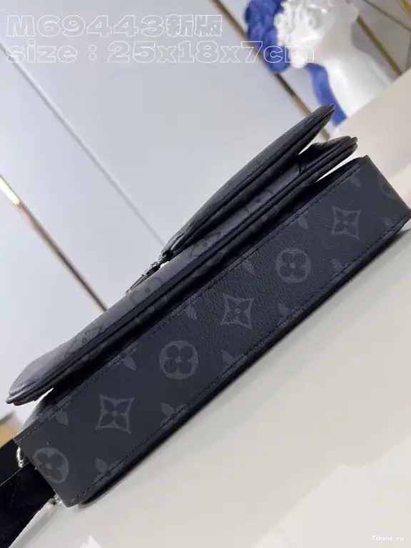 Affordable VUITTON LOUIS TRIO MESSENGER 0523